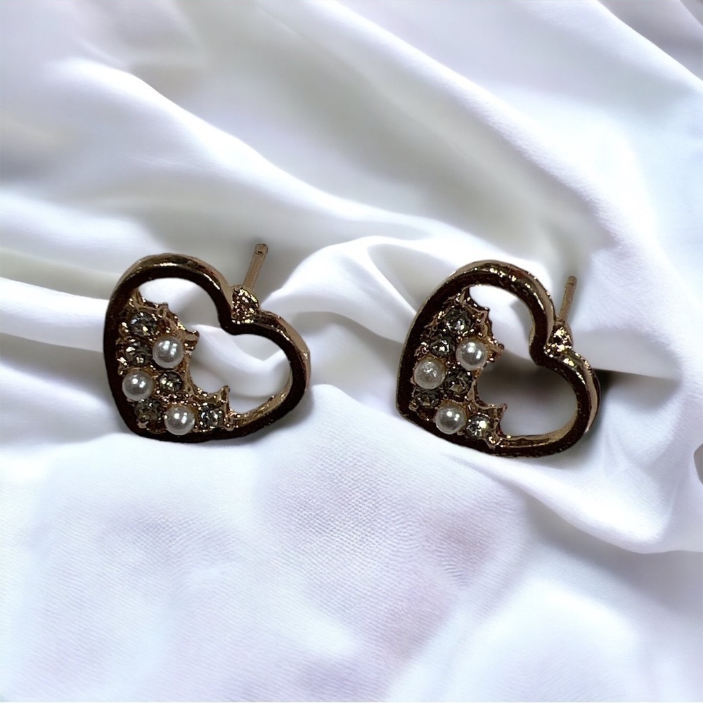 Romantic Coquette Girl Crystal and Pearl Open Gold Tone Heart Stud Earrings
